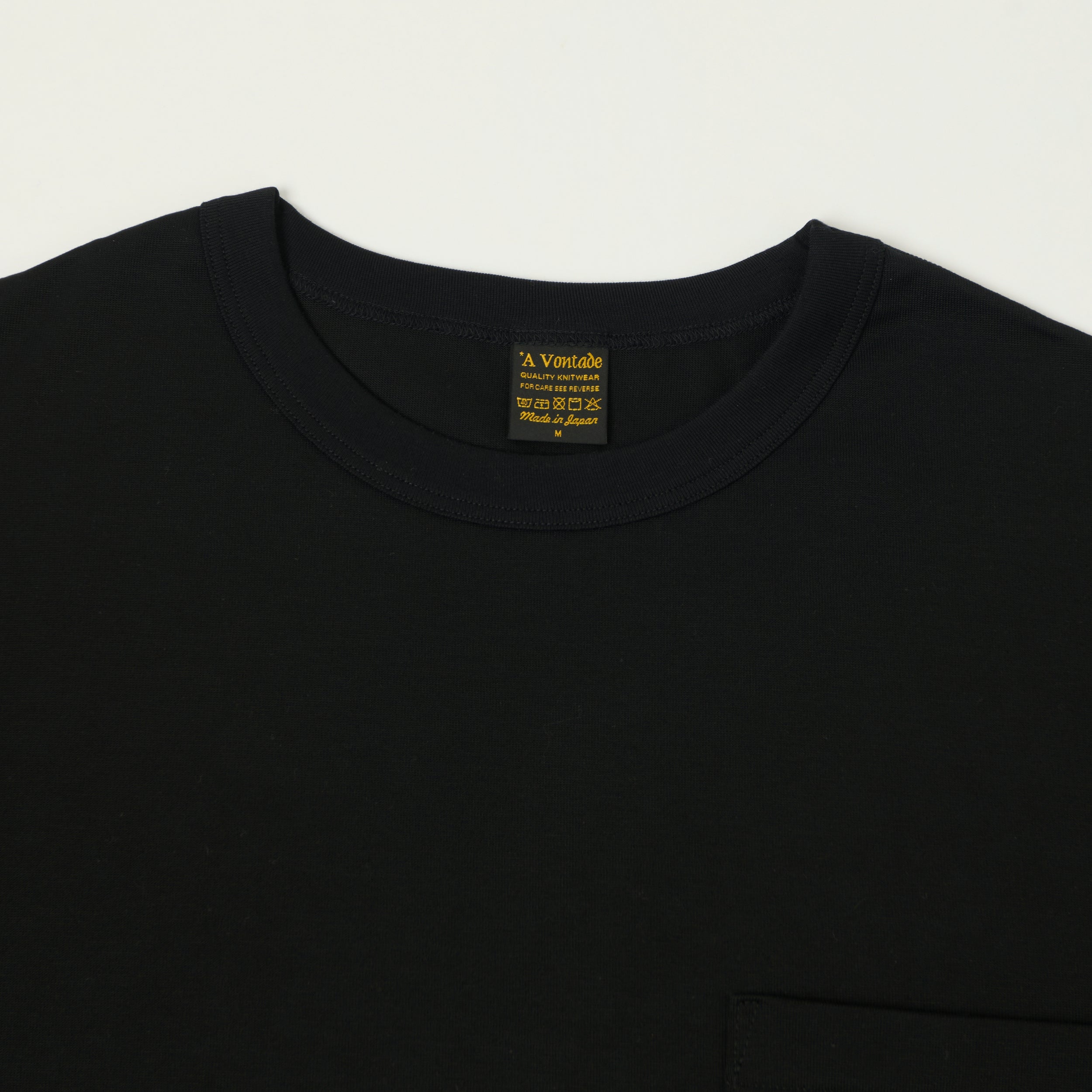 A Vontade 'Silket' Athletic T-Shirt - Black