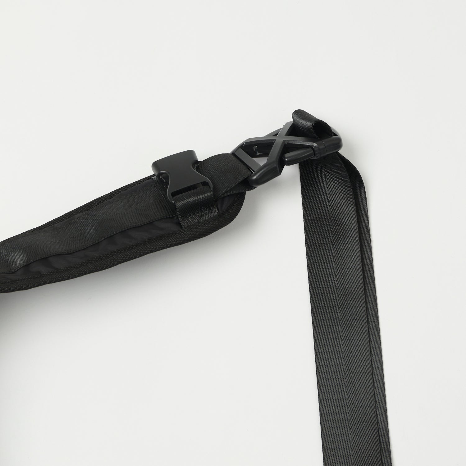 Indispensable IDP Sling Bag Snatch Econyl - Black