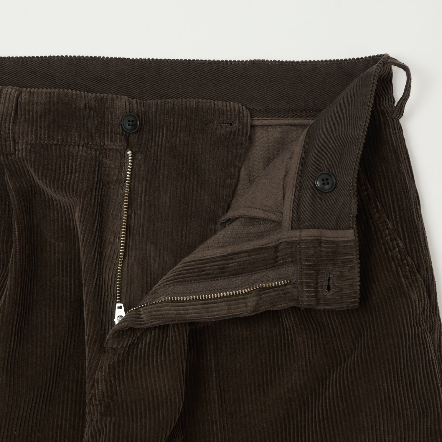 Knickerbocker 'Canal' Pleated Corduroy Trousers - Coffee