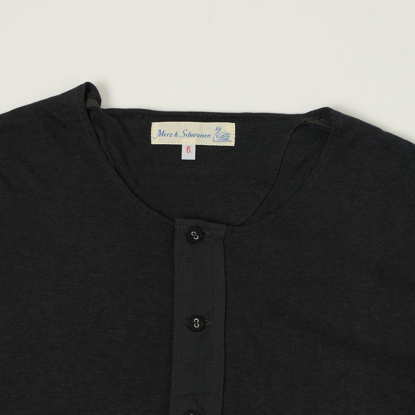 Merz b. Schwanen 102 Lightweight Long Sleeve Henley - Charcoal