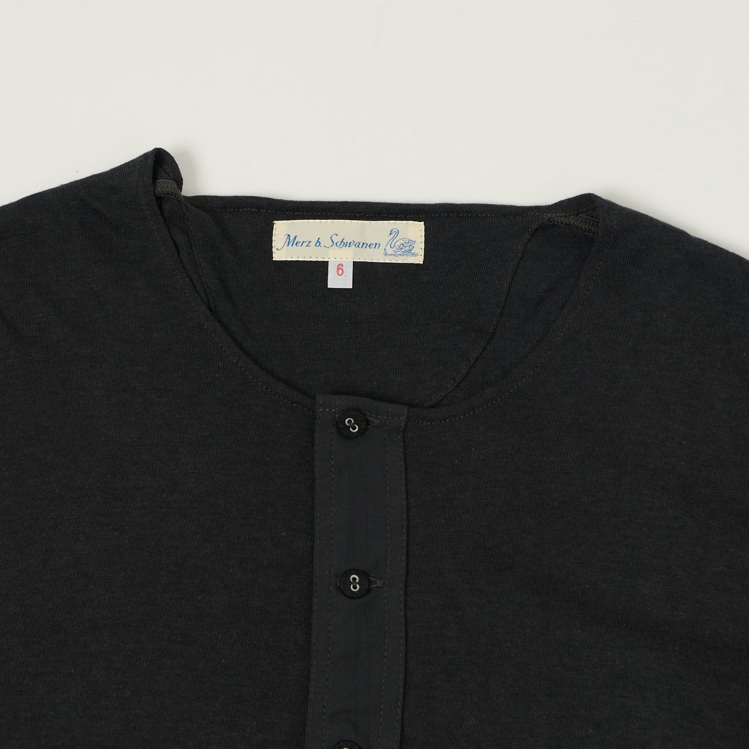 Merz b. Schwanen 102 Lightweight Long Sleeve Henley - Charcoal