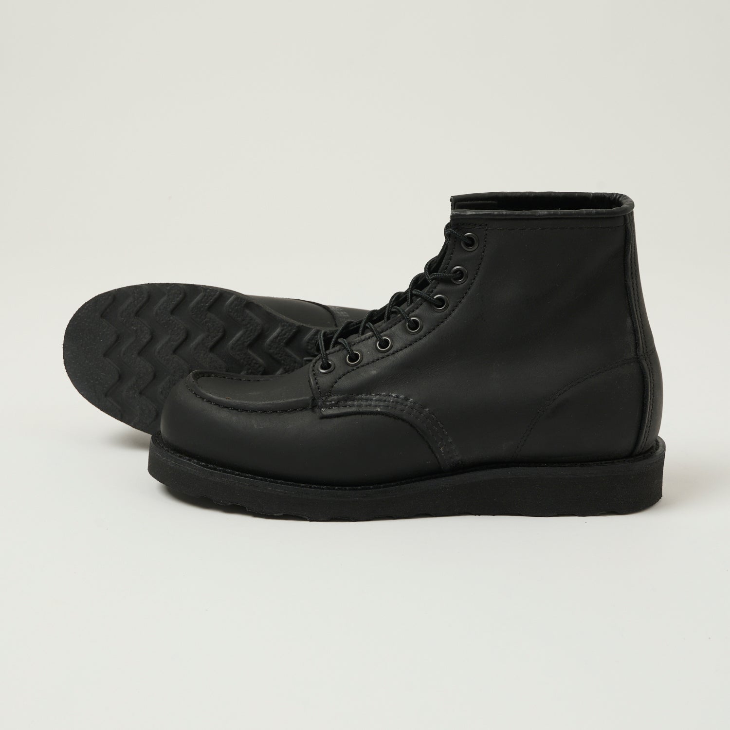 Red Wing 8074 Classic Moc Toe Boot - Black Harness