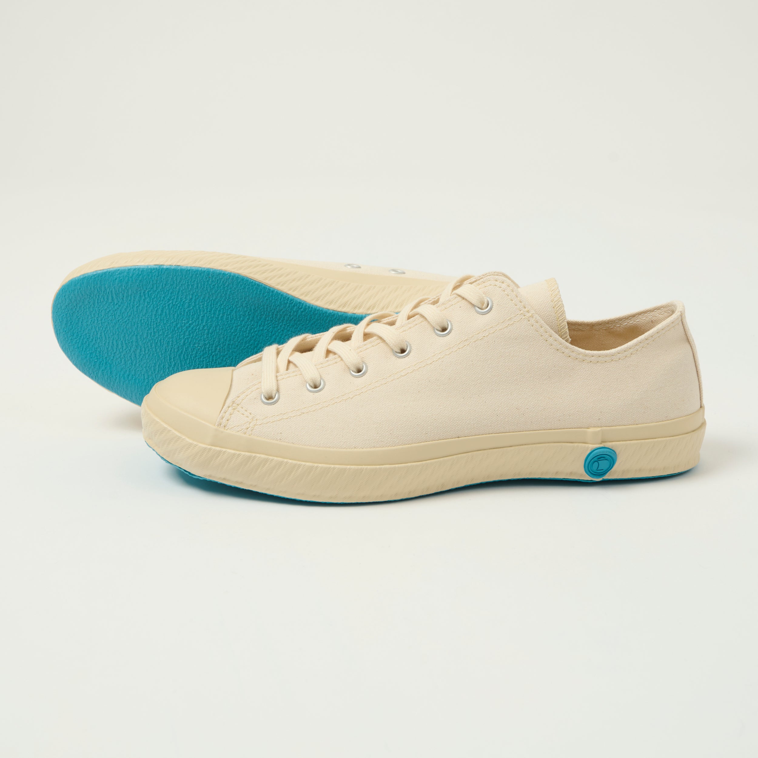 Shoes Like Pottery Low Canvas Trainer - White